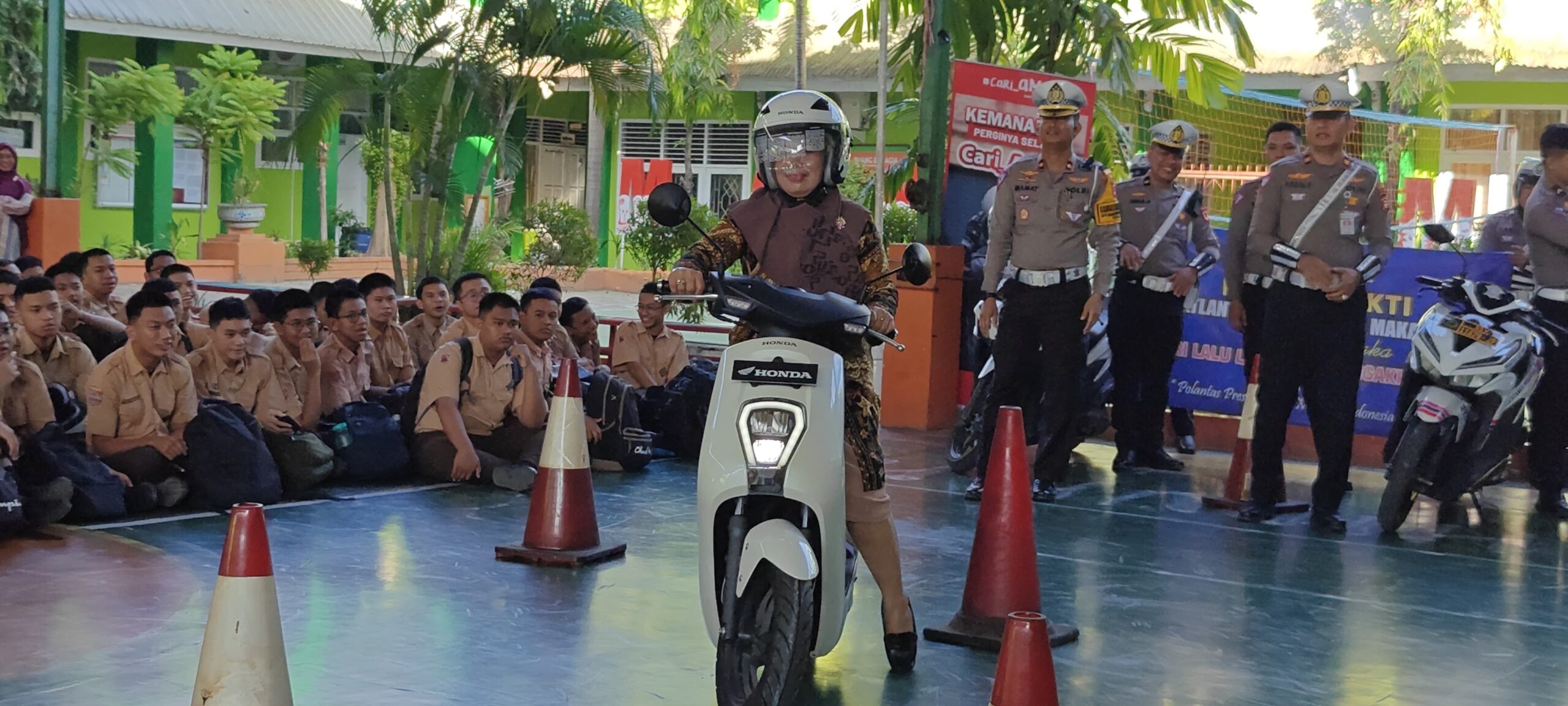 Simak Tips Melewati Jalan Sempit Ala Astra Motor Sulsel
