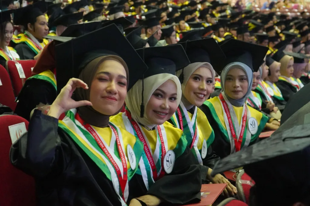 Unhas Lahirkan 1.133 Lulusan Baru dalam Wisuda Periode Oktober 2024