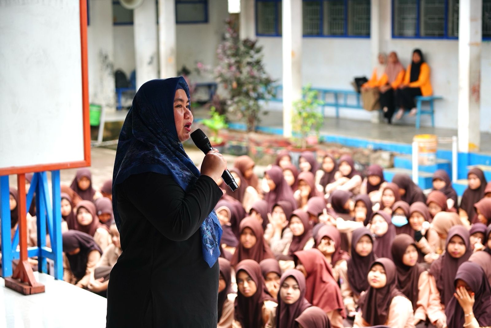 Kanwil Kemenkum Sulsel Edukasi Kesadaran Hukum Siswa SMPN 48 Makassar