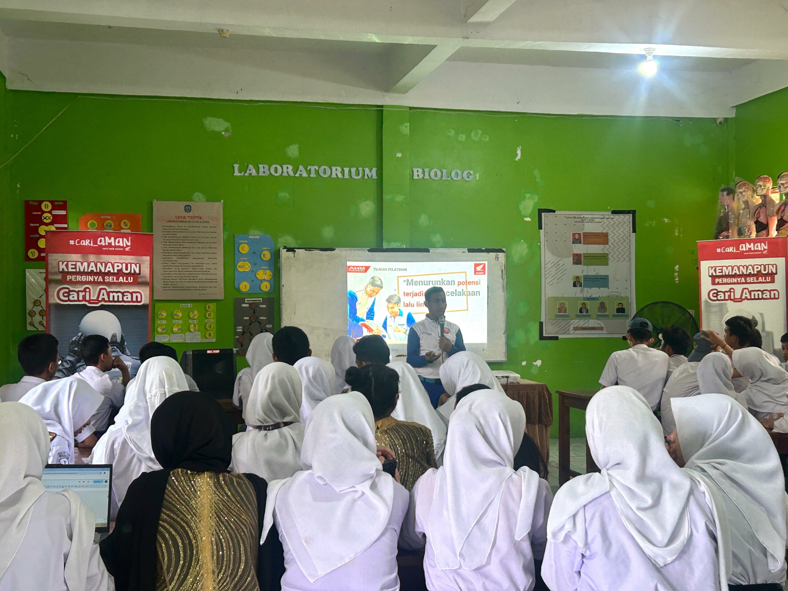 Asmo Sulsel Gelar Edukasi Safety Riding di SMAN 1 Gowa, Tekankan Keselamatan di Jalan Raya