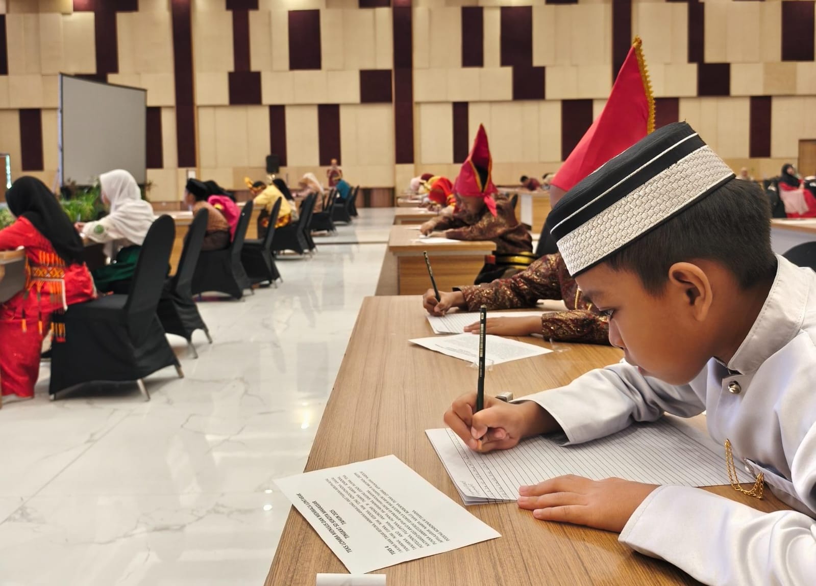 Hotel Unhas Gelar Lomba Menulis Aksara Lontarak, Berikut Daftar Pemenangnya!