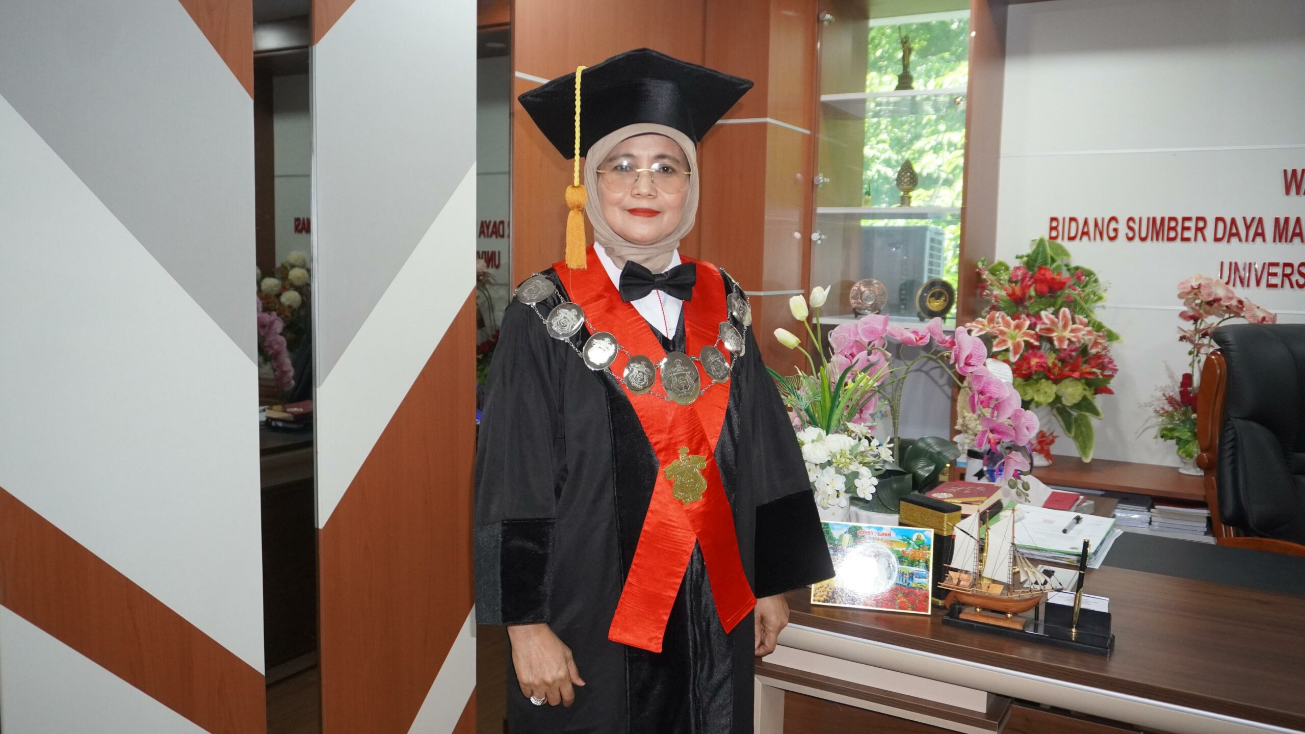 Kukuhkan 4 Guru Besar Baru, Prof Farida: SDM Unhas Kian Unggul
