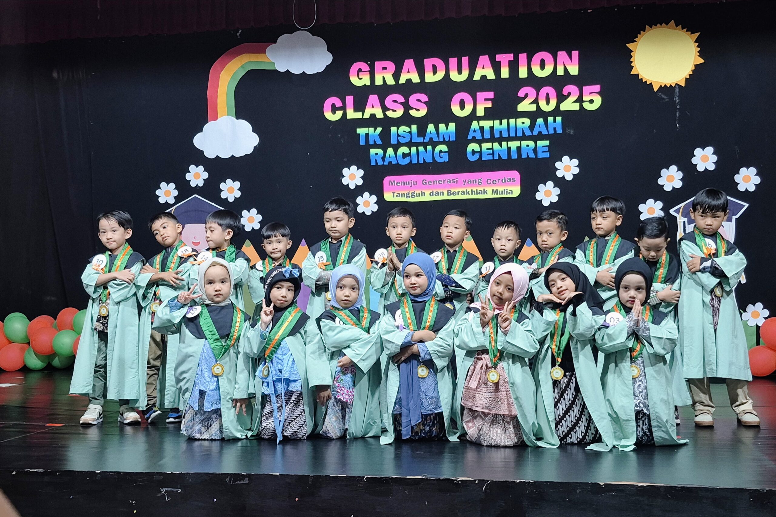 Penuh Warna, Penamatan TK Islam Athirah Racing Centre Tampilkan MC Cilik dan Pagelaran Seni