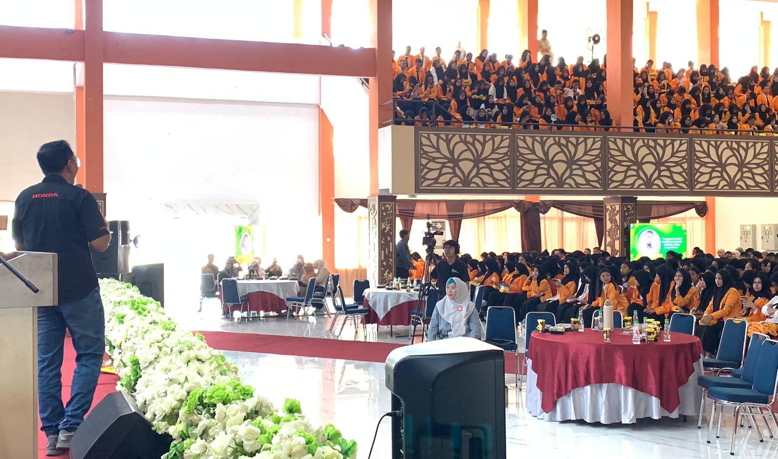 Asmo Sulsel Gelar Workshop Personal Branding untuk 1.500 Mahasiswa UNM