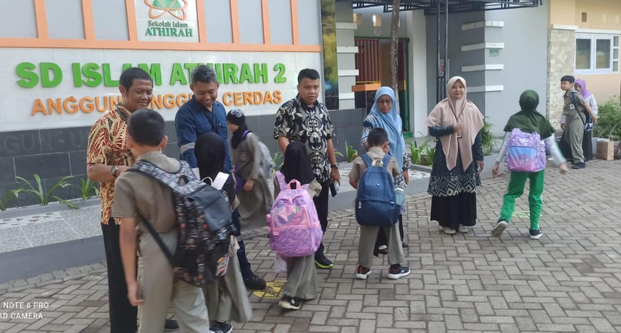 Sekolah Islam Athirah Bangun Budaya Positif dan Karakter Siswa Lewat “Sapa Pagi”
