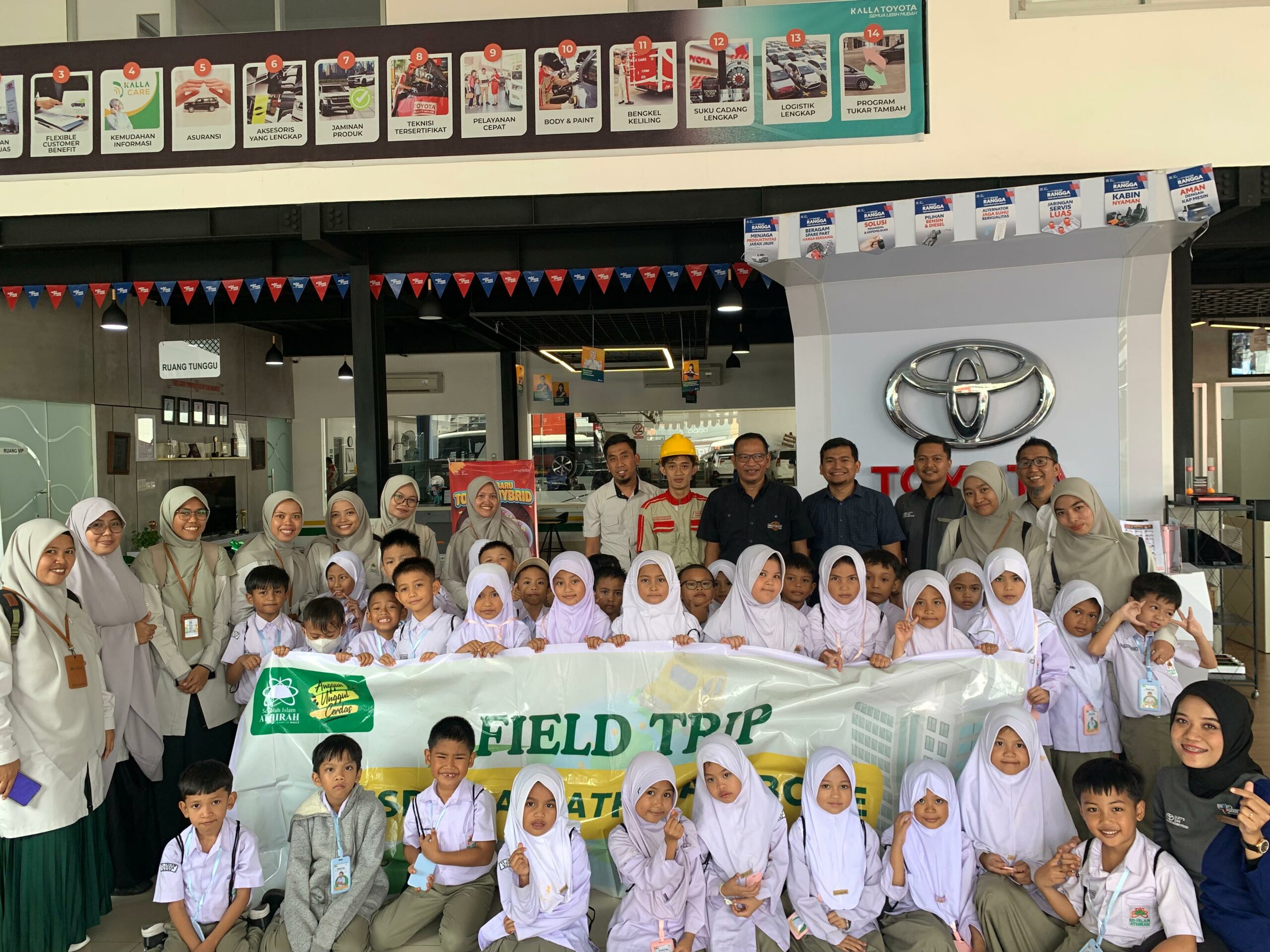 Siswa SD Athirah Bone Kenali Profesi Lewat Kunjungan Dunia Usaha