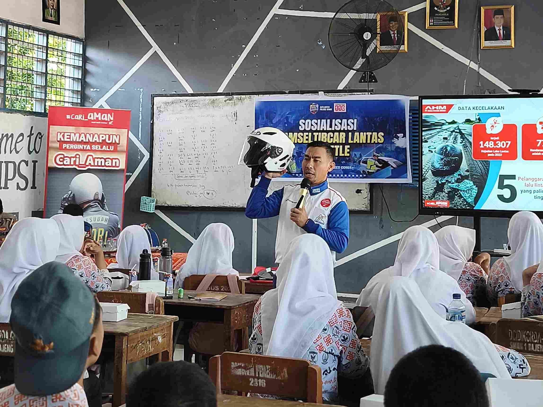 Edukasi Safety Riding di SMAN 19 Gowa, Asmo Sulsel Ingatkan Bahaya Berkendara Tanpa Helm